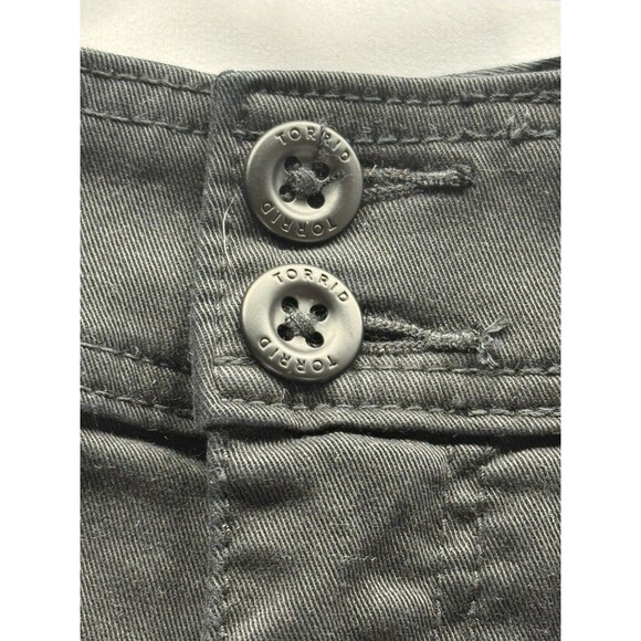 Torrid Womens Black Cuffed Shorts Size 30 - Picture 3 of 9